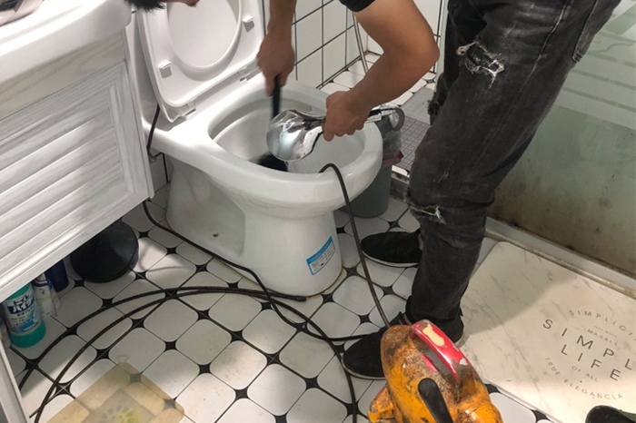 旬阳马桶堵塞自己疏通还是找师傅?专业上门服务让你省时更省心